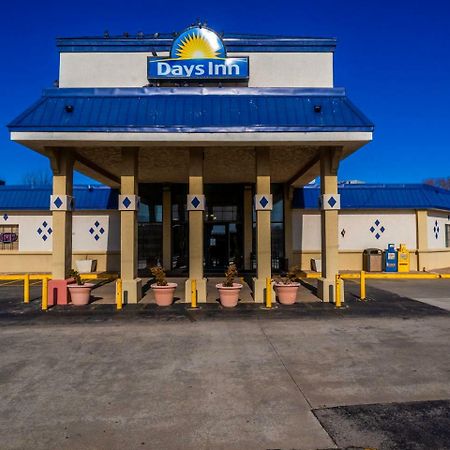 Days Inn By Wyndham Клінтон Екстер'єр фото